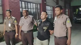 &lsquo;পিচ্চি রাজা&rsquo; পালানোর ঘটনায় ৫ পুলিশ বরখাস্ত