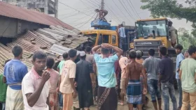 লালমনিরহাটে ট্রাকচাপায় ইজিবাইকের ৩ যাত্রীর মৃত্যু