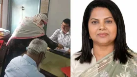 সেবাগ্রহীতার বেশে ভূমি অফিসে ডিসি ফরিদা খানম