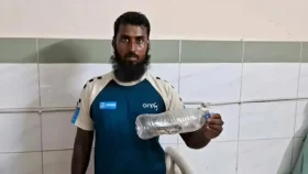 মেয়েকে রাসেল ভাইপারের দংশন, বোতলবন্দি সাপ নিয়ে হাসপাতালে বাবা