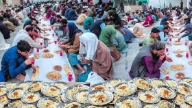 মরুভূমির বিয়েতে ১৪০০ ভেড়া ও ২৭০ উট জবাই!
