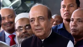 সাংবাদিকের যে প্রশ্ন দীনেশ ত্রিবেদীর 'মাথার উপর' দিয়ে গেলো