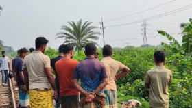 কালীগঞ্জে ট্রেনে কাটা পড়ে অজ্ঞাত বৃদ্ধের মৃত্যু