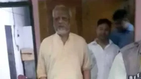 আখতারুজ্জামানকে বিমানবন্দর থানায় ডিবির হস্তান্তর