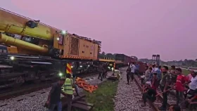 দুই ঘণ্টা পর ঢাকা-চট্টগ্রাম রেল যোগাযোগ স্বাভাবিক