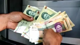 রিয়ালের রেকর্ড দরপতনে ইরানে অর্থনৈতিক চাপ