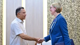 প্রধানমন্ত্রীর সঙ্গে যুক্তরাজ্যের হাইকমিশনারের সাক্ষাৎ