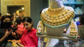 নতুন দামে বিক্রি হচ্ছে সোনার ভরি