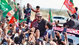 কারাক থেকে কোহাটের পথে পিটিআইয়ের লং মার্চ