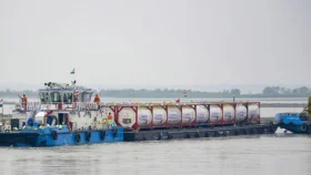 ৭০ বছর পর আসাম থেকে ঢাকার পথে পণ্যবাহী জাহাজ