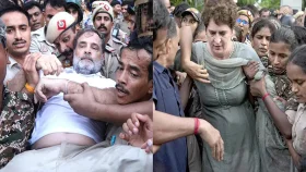 দুই দিনে তৃতীয়বার আটক রাহুল-প্রিয়াঙ্কা
