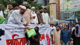 কেসি কলেজে সভা-সমাবেশ নিষিদ্ধ, ফটকের বাইরে শিবিরের নবীনবরণ