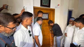 তালা কেটে উপাচার্যকে বুঝিয়ে দেওয়া হলো কক্ষ, গ্রেপ্তার আরও ২
