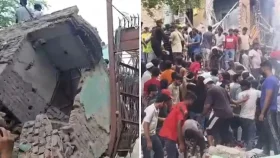 দিল্লিতে ভবন ধসে প্রাণ গেলো ৩ জনের