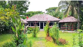 গোলপাতার ঘরে বিনা মূল্যে চিকিৎসা!