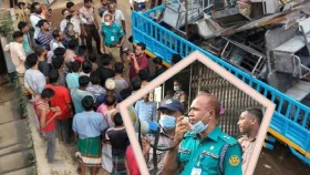 পুলিশের আশ্বাসে মোহাম্মদপুরে অটোরিকশা চালকদের অবরোধ প্রত্যাহার