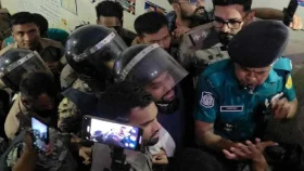 বিশ্বকবির গ্রাফিতিতে চুনকালি, রিমান্ডে আয়াসসহ ৪ জন