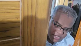 ২৪ ঘণ্টারও বেশি সময় ধরে চুয়েটের উপাচার্য অবরুদ্ধ
