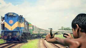 চলন্ত ট্রেনে পাথর নিক্ষেপ ঠেকাতে ক্যামেরা, পরীক্ষামূলক নজরদারিতে পর্যটক এক্সপ্রেস