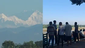 তেঁতুলিয়ায় মেঘমুক্ত আকাশে কাঞ্চনজঙ্ঘার অপরূপ দৃশ্য দেখতে পর্যটকদের ভিড়