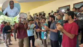 ২১ ঘণ্টা ধরে অবরুদ্ধ চুয়েটের উপাচার্য