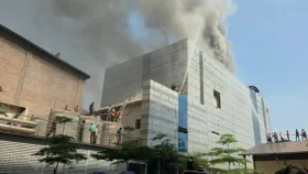 টঙ্গীর ওষুধ কারখানার আগুন ছড়িয়ে পড়েছে পাশের ভবনে