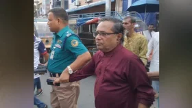 বরিশালে মিছিলের প্রস্তুতিকালে জাতীয় পার্টির নেতা আটক