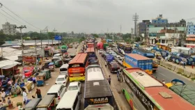 ঢাকা-সিলেট মহাসড়কে ট্রাক উল্টে দীর্ঘ যানজট, দুর্ভোগে যাত্রীরা