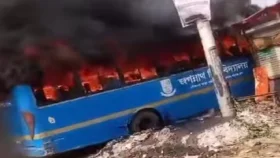 মাতুয়াইল বাজারে জবির বাসে অগ্নিকাণ্ড