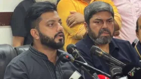 অবশেষে প্রতিমন্ত্রীর পদ ছাড়লেন ইশরাক হোসেন