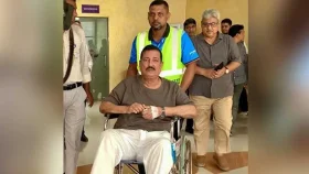 উন্নত চিকিৎসার জন্য ভূমিমন্ত্রীকে আনা হলো ঢাকায়