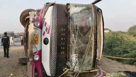 বাংলা হেদায়েতে যাত্রীবাহী বাস উল্টে নিহত ১০, আহত ৪৪