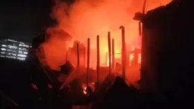গভীর রাতে গাজীপুরে অগ্নিকাণ্ডে পুড়লো মসজিদ