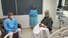 মঈন খানকে দেখতে হাসপাতালে গেলেন রাষ্ট্রপতি