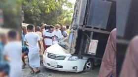 ট্রাক উল্টে পড়লো প্রাইভেটকারের ওপর, প্রাণ গেলো মা-ছেলের