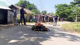 সাজেকে ৫ দফা দাবি আদায়ে তৃতীয় দিনেও চলছে সড়ক অবরোধ
