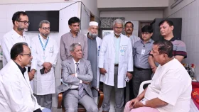 ভূমিমন্ত্রীকে দেখতে হাসপাতালে গেলেন রাষ্ট্রপতি