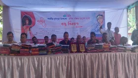 মৌলভীবাজারে দুর্গাপূজায় সুবিধা বঞ্চিত মানুষদের মধ্যে বস্ত্র বিতরণ