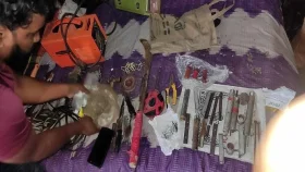 পাহাড়ে মিলল অস্ত্র তৈরির কারখানা, আটক ২