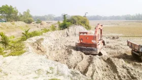 নাঙ্গলকোটে খালের মাটি লুটে মহোৎসব