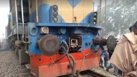 চিলাহাটিতে মিতালী-রূপসা এক্সপ্রেস ট্রেনের সংঘর্ষ