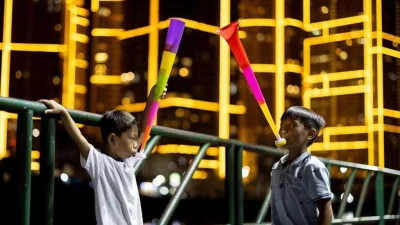 ফিলিপিন্সে রাজধানী ম্যানিলার উত্তরের বুলাকান প্রদেশের একটি শহরে আতশবাজিতে নতুন বর্ষবরণ