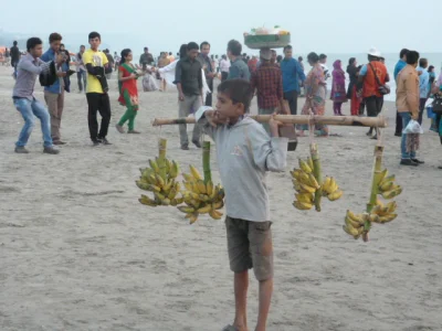 সৈকতে হকারদের দৌরাত্ম্যে বাড়ছেই, ছবি: খবর সংযোগ