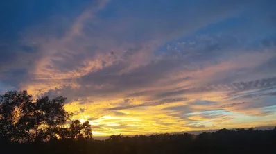 গোধূলি লগ্নে রক্তিম আকাশ