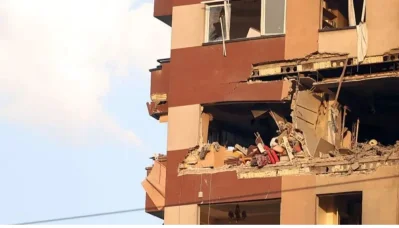 ভেঙে যাওয়া বাড়ির একাংশ