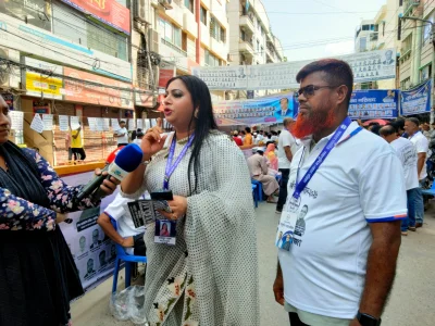 কথা বলছেন শাহাবুদ্দিন-রেজা পরিষদের মহিলা ও শিশু সম্পাদিকা পদপ্রার্থী ফয়জুন নাহার। ছবি: খবর সংযোগ